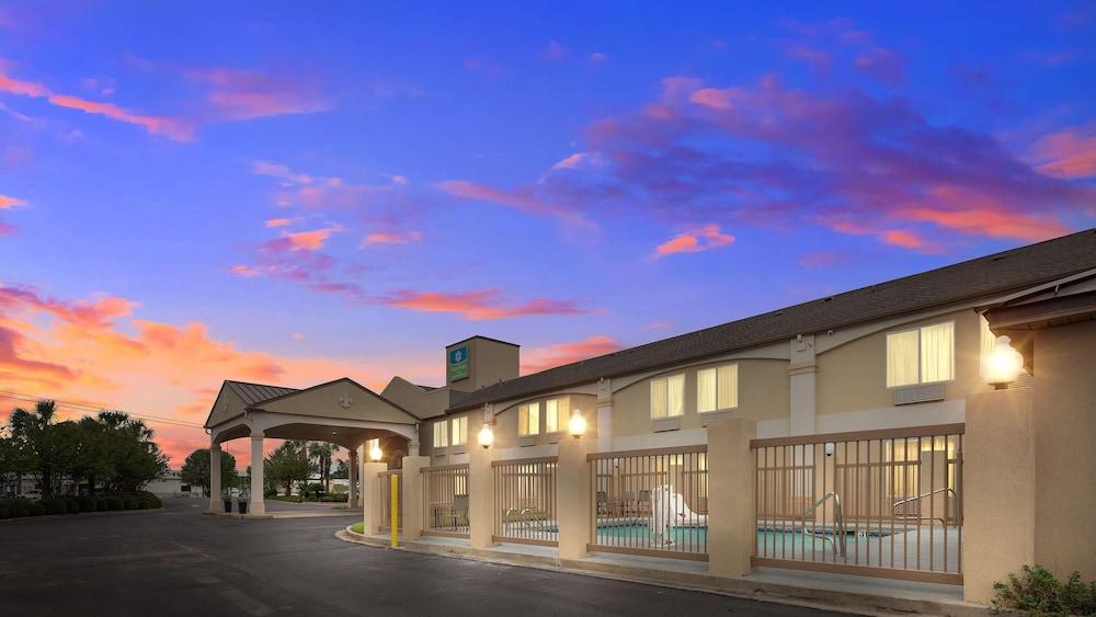 SureStay Hotel by Best Western Alexandria photo 28