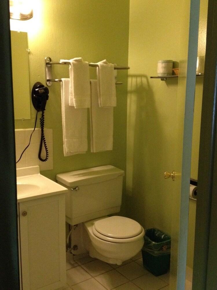 Parkview Motel photo 23