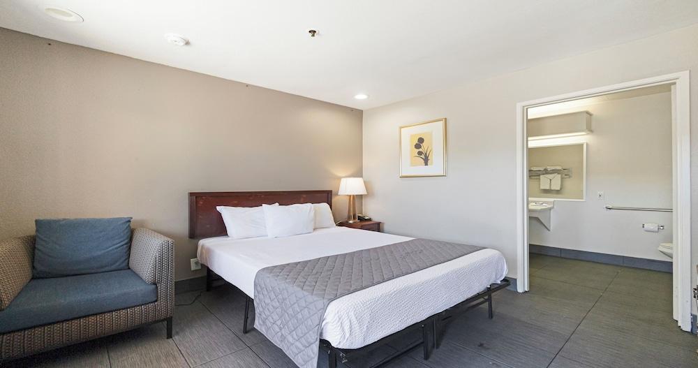Budget Inn and Suites photo 15
