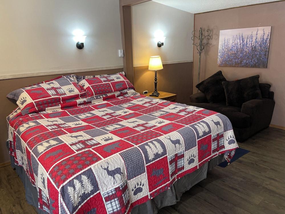 Ponderosa Pines Inn and Cabins photo 62