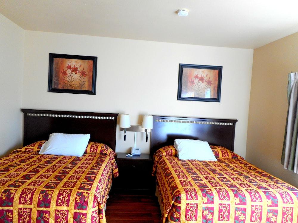 Crossroads Inn & Suites photo 35