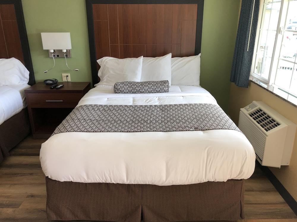 Knight's Inn Motel photo 15