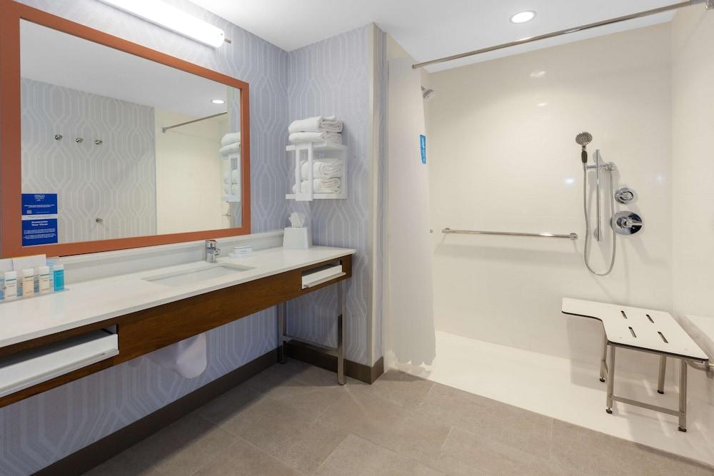 Hampton Inn & Suites Bloomfield Hills Detroit photo 30