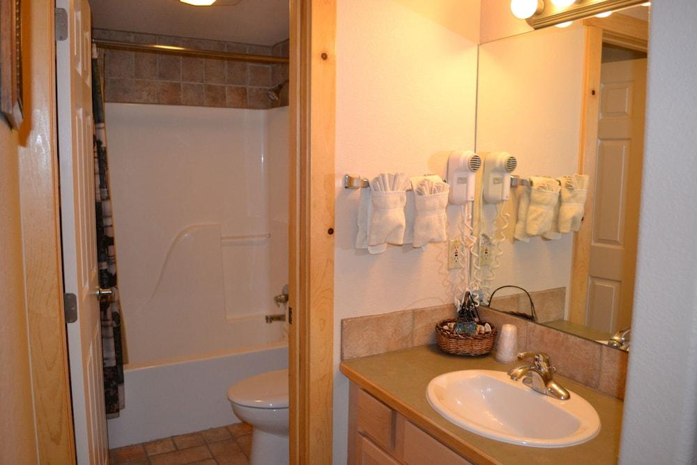 Eagle Fire Lodge & Cabins photo 18