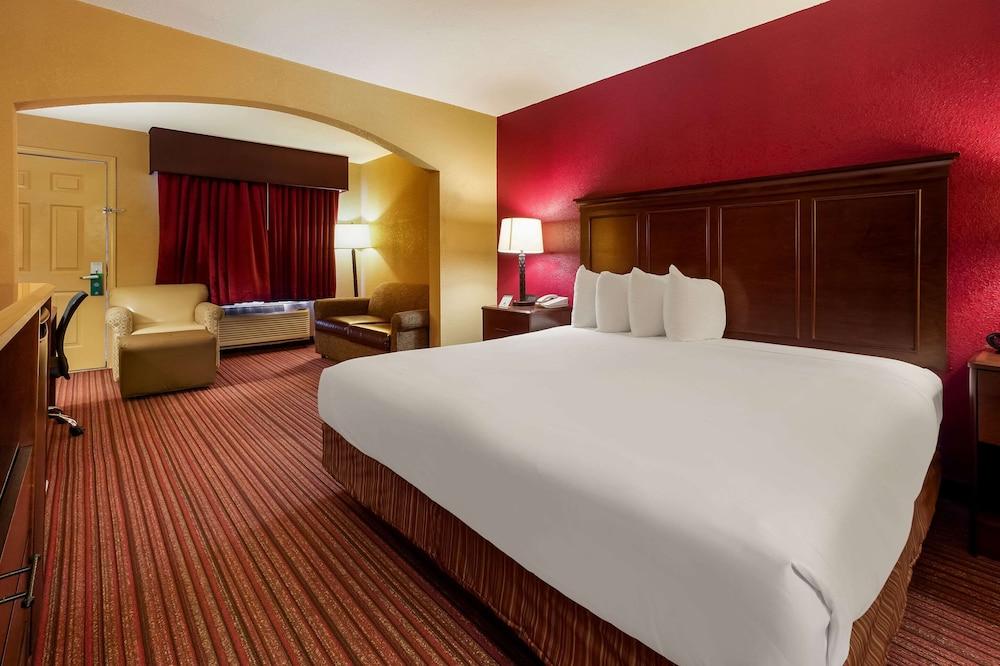 Quality Inn & Suites West Helena photo 13