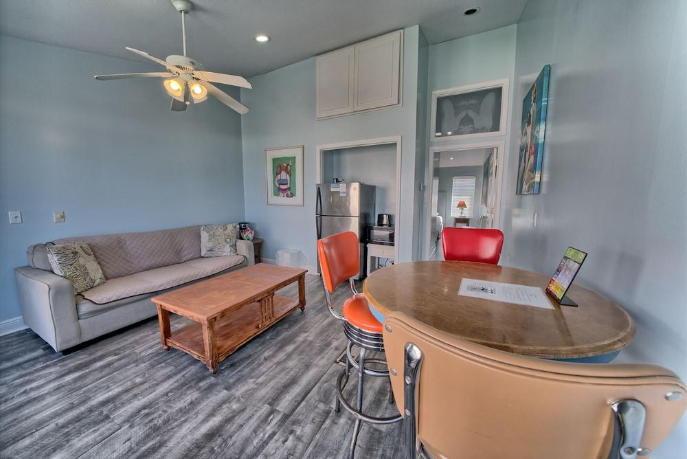 Pineapple Villas on Laguna Beach photo 45