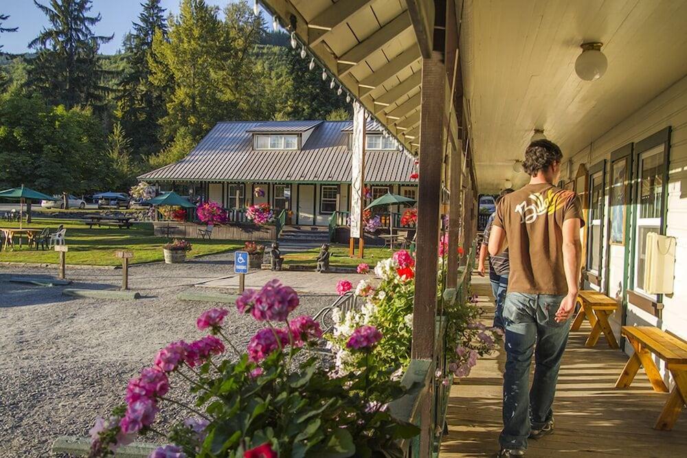 Whittaker's Motel & Historic Bunkhouse photo 30