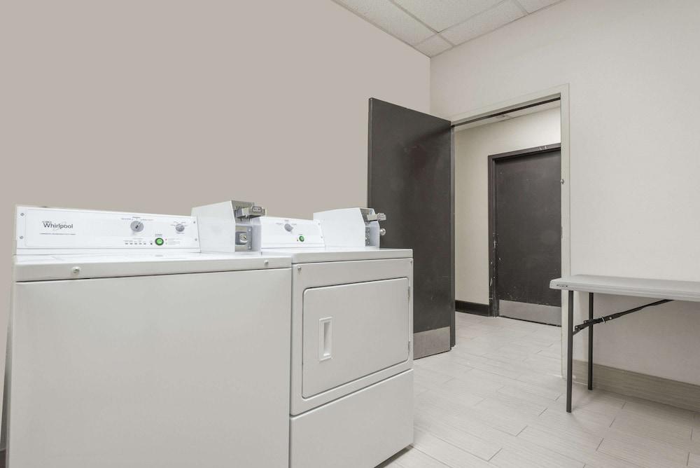 Days Inn by Wyndham Ashland photo 35