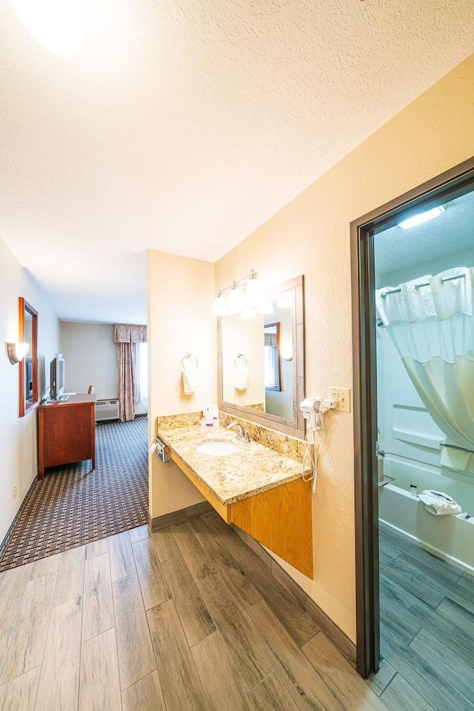 Alpine Inn & Suites photo 15