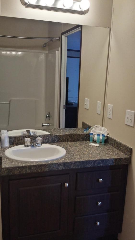 Instalodge Hotel And Suites photo 18