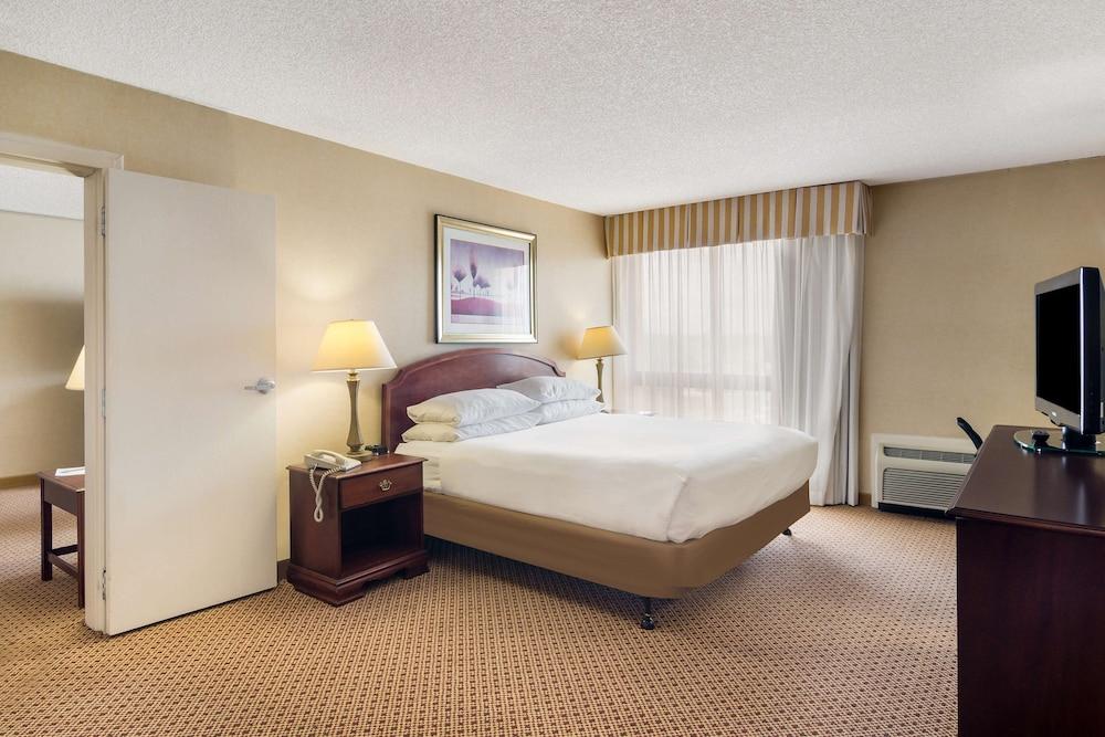 Red Lion Hotel & Conference Center Cheyenne photo 16
