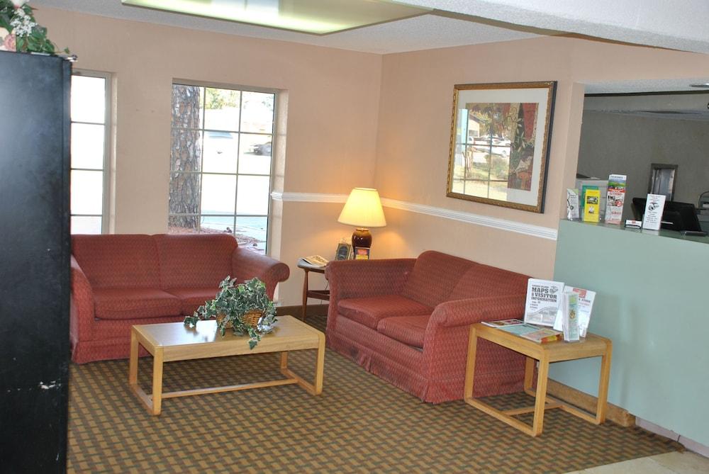 America's Best Inn and Suites Beaufort photo 4