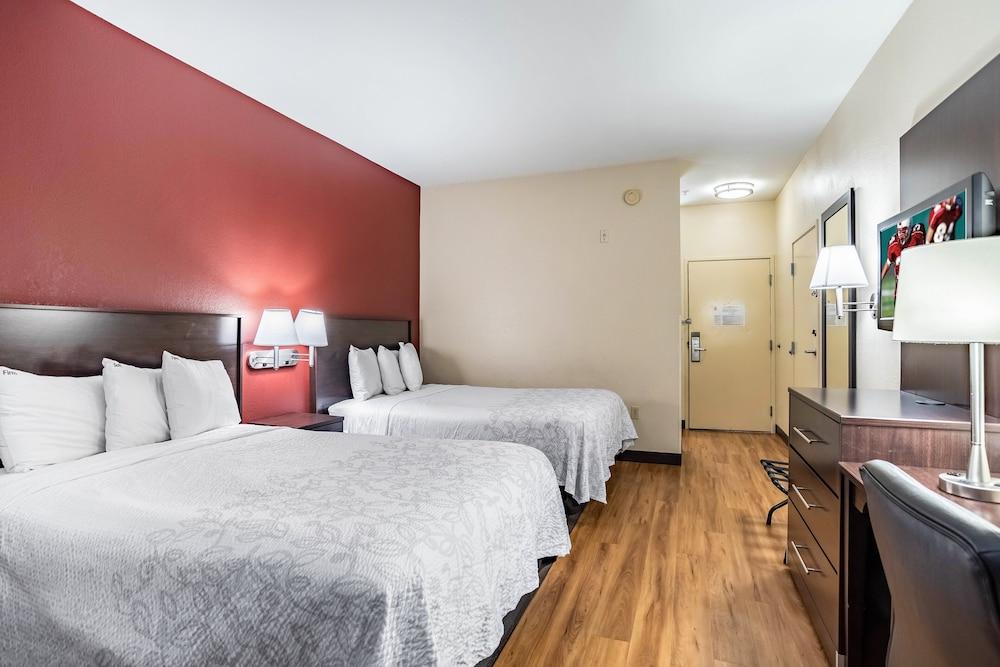 Red Roof Inn PLUS+ Austin South photo 4