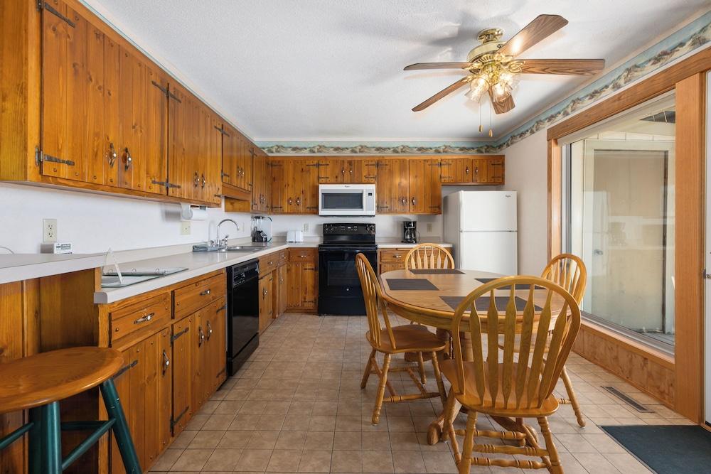 The Lodges at Breezy Point photo 51