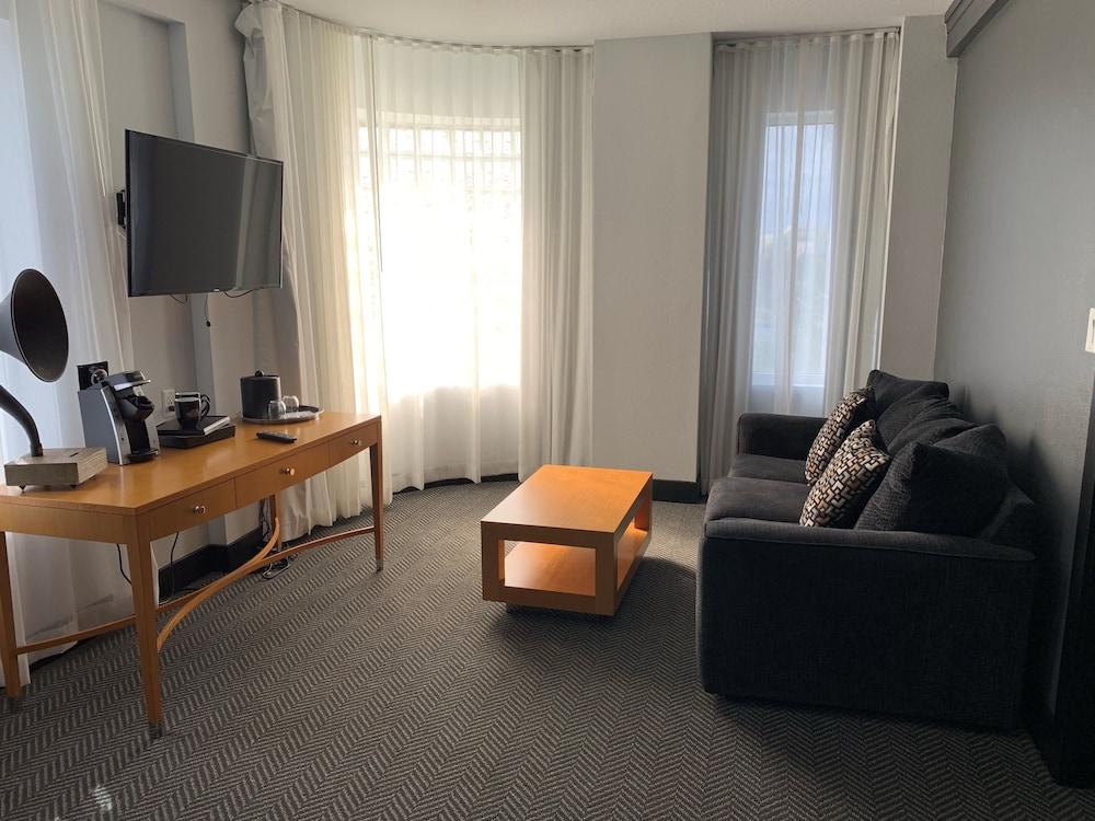 Streamline Hotel photo 14