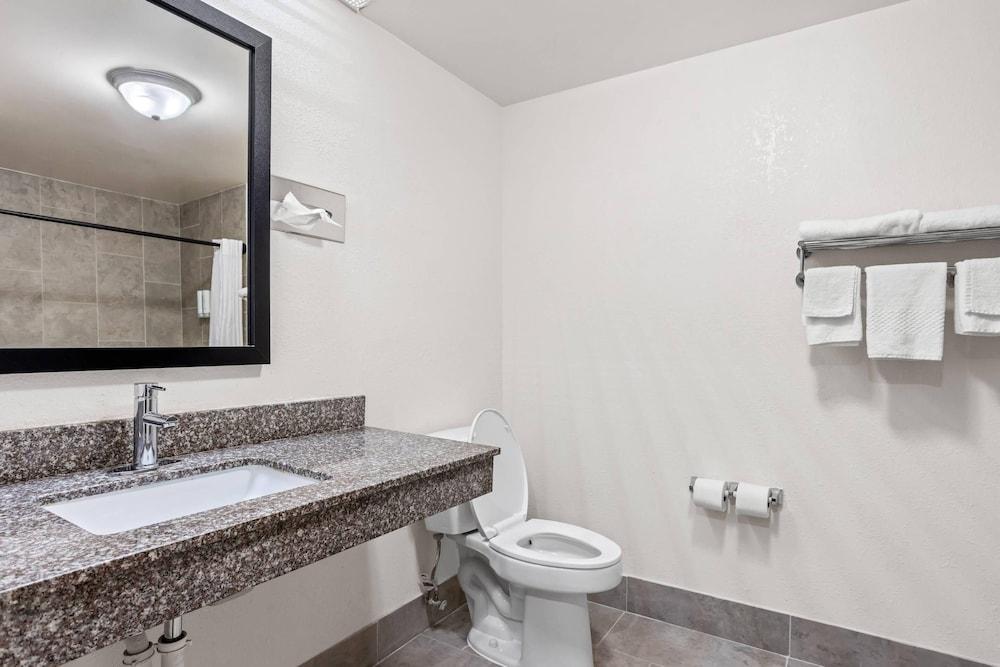 Econo Lodge Jesup photo 12