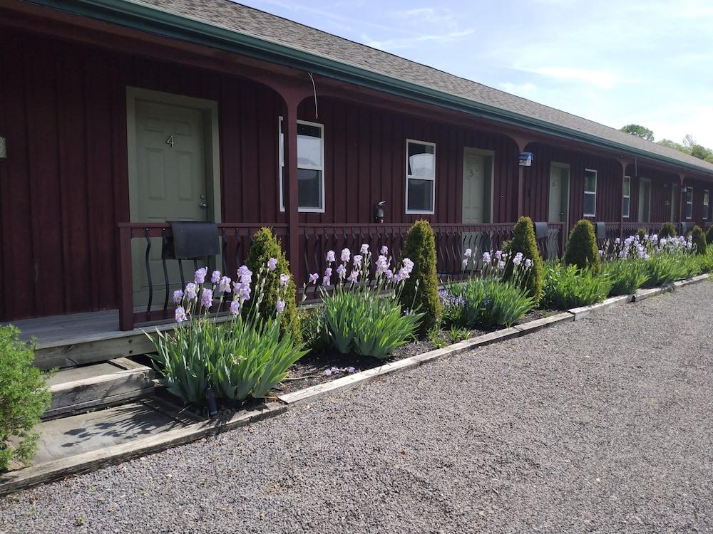The Meadowlark Inn photo 32