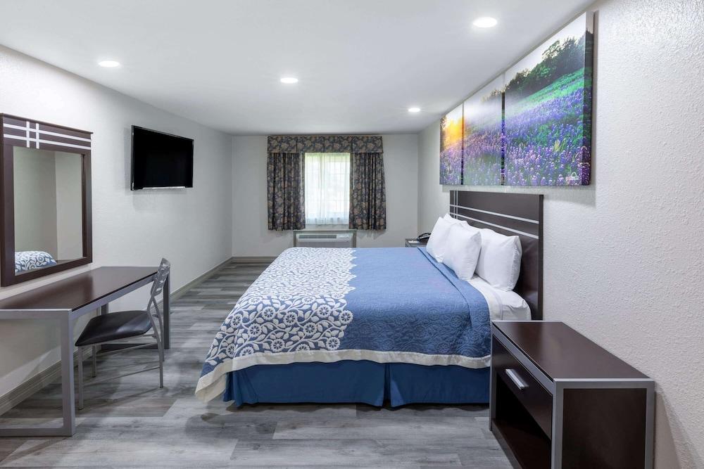 Days Inn by Wyndham Baytown Garth Road I10 East photo 9