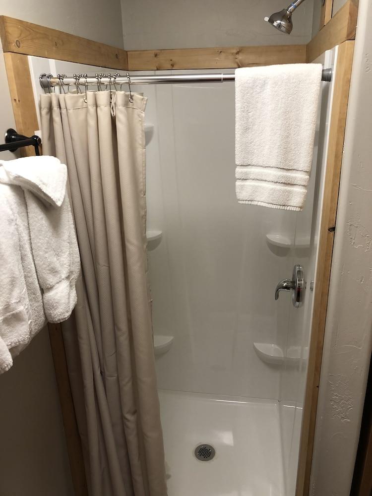 The Historic Madison Hotel Motel photo 38