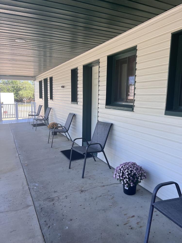 Hampton Motel photo 15