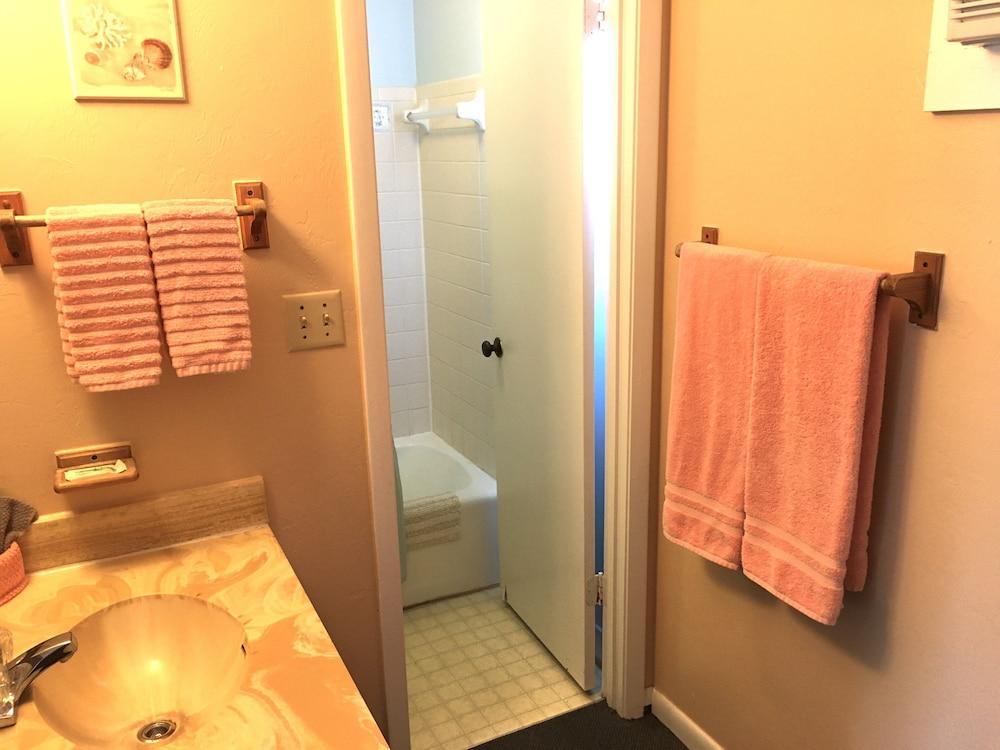 Cedar Inn photo 6