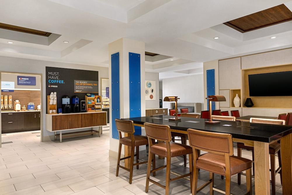 Holiday Inn Express & Suites Shawnee by IHG photo 22