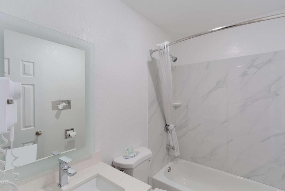 Quality Inn Redding near I-5 photo 26