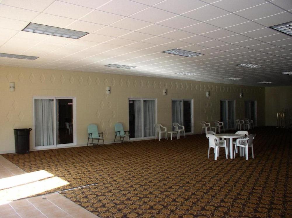 Budget Inn photo 4