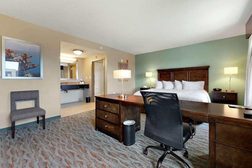 Hampton Inn & Suites Gulfport I-10 photo 15