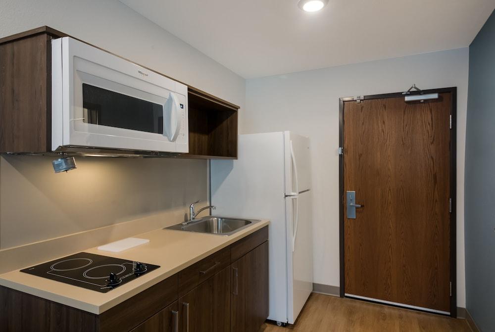 Woodspring Suites Austin Central photo 12