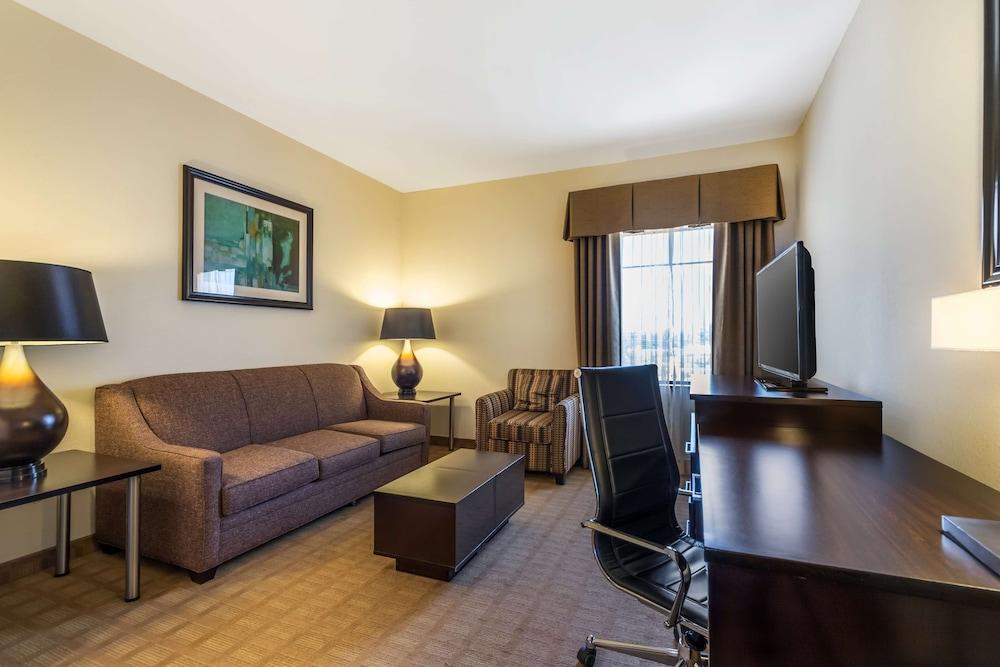 Best Western Plus Lytle Inn & Suites photo 8