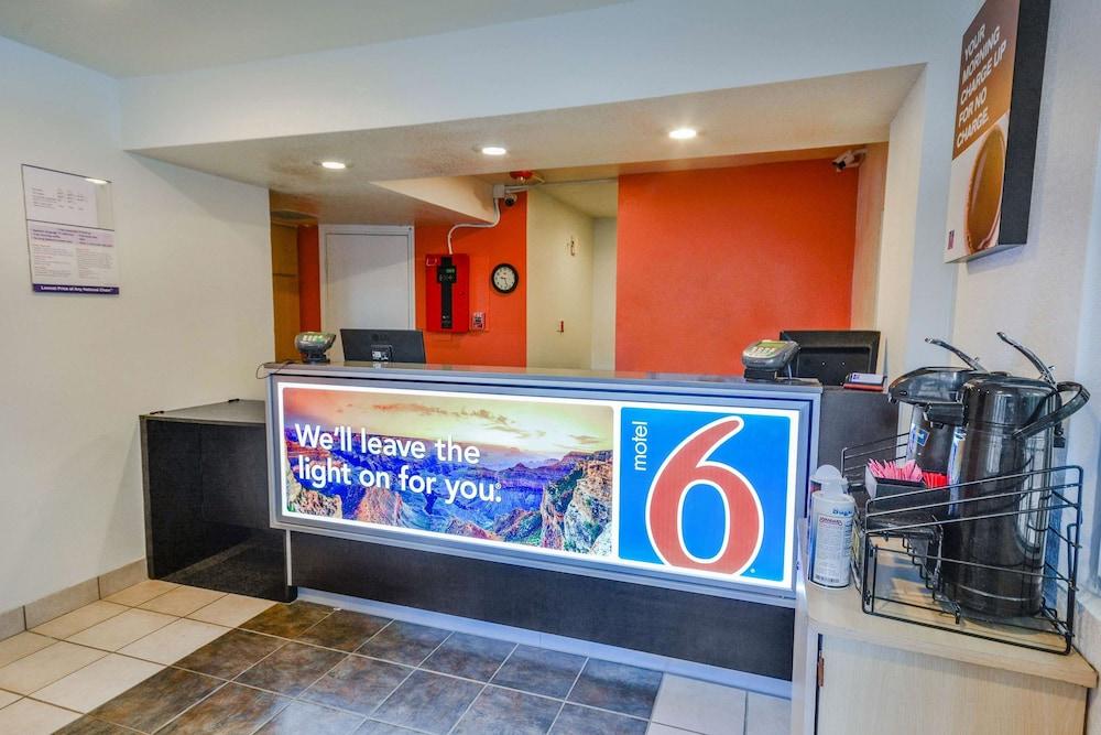 Motel 6 Huntsville, TX photo 3