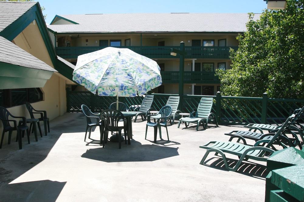 Laurel Point Resort photo 34