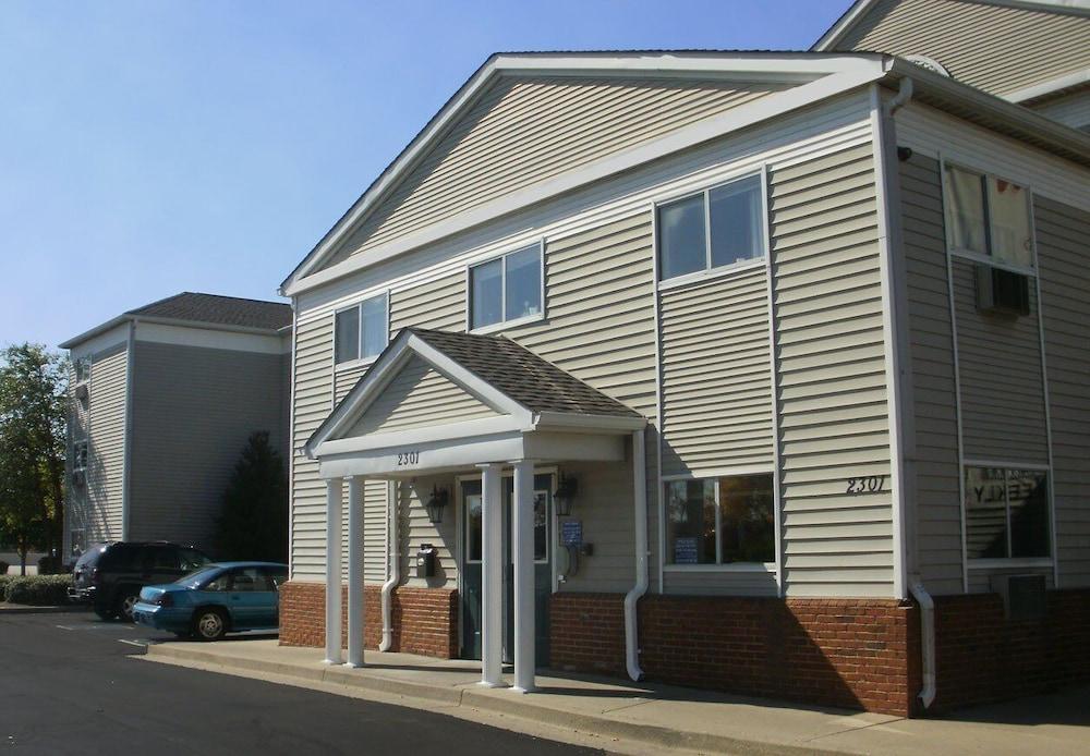 InTown Suites Extended Stay Indianapolis IN - I-70/Post Road photo 1