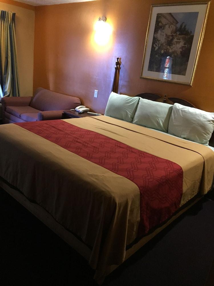 Budget Inn And Suites photo 2