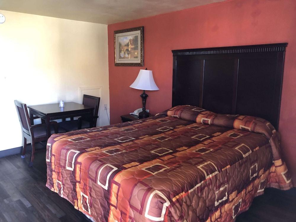 Economy Inn photo 11