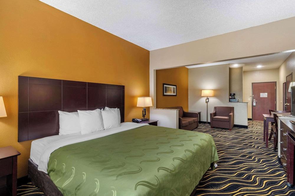 Quality Suites Addison - Dallas photo 38