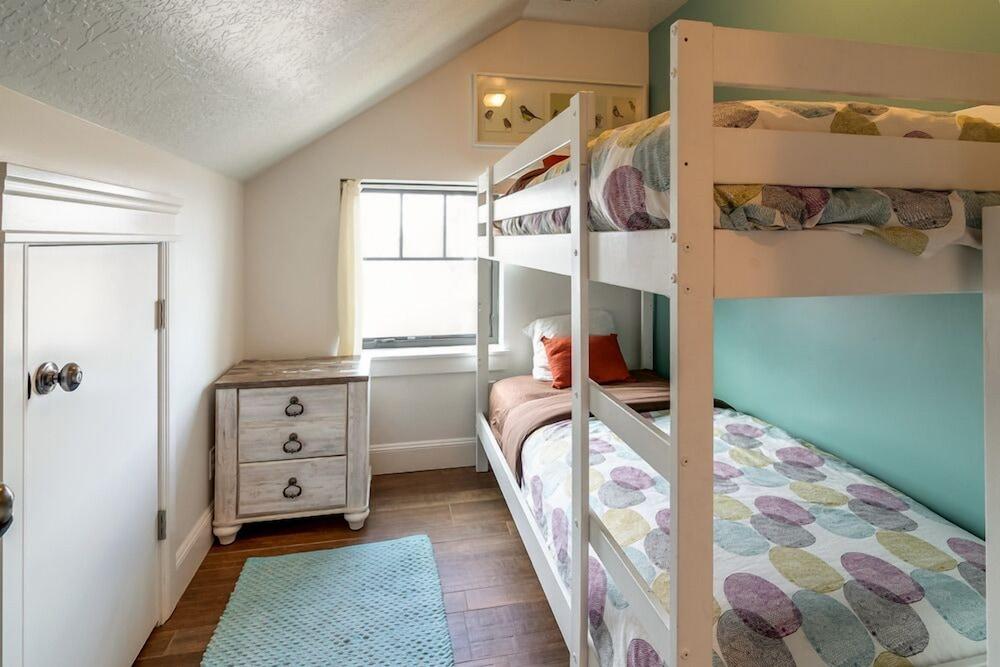 Aspenwood Manor photo 94