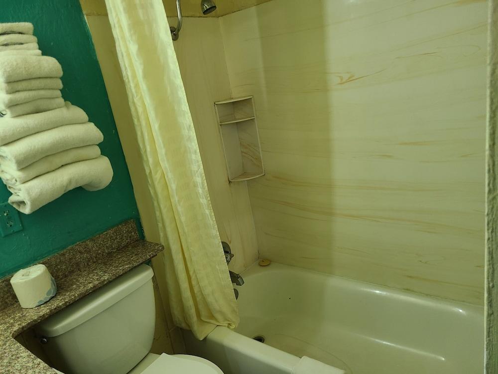 Encore Motel photo 40