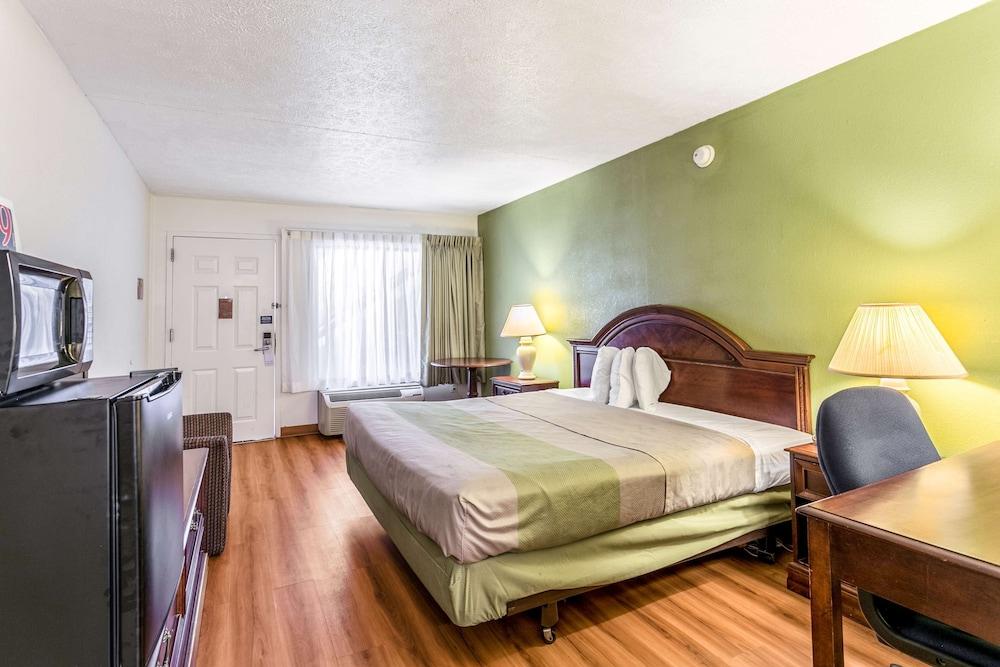 Americas Best Value Inn Edgewood photo 11