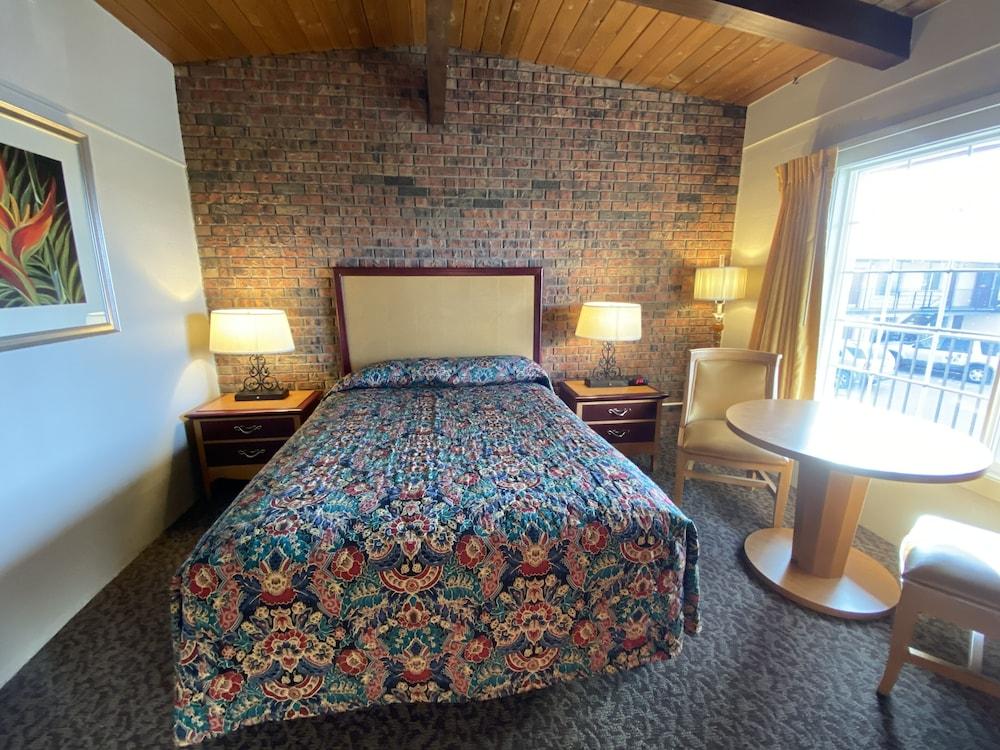 Dunes Inn photo 15