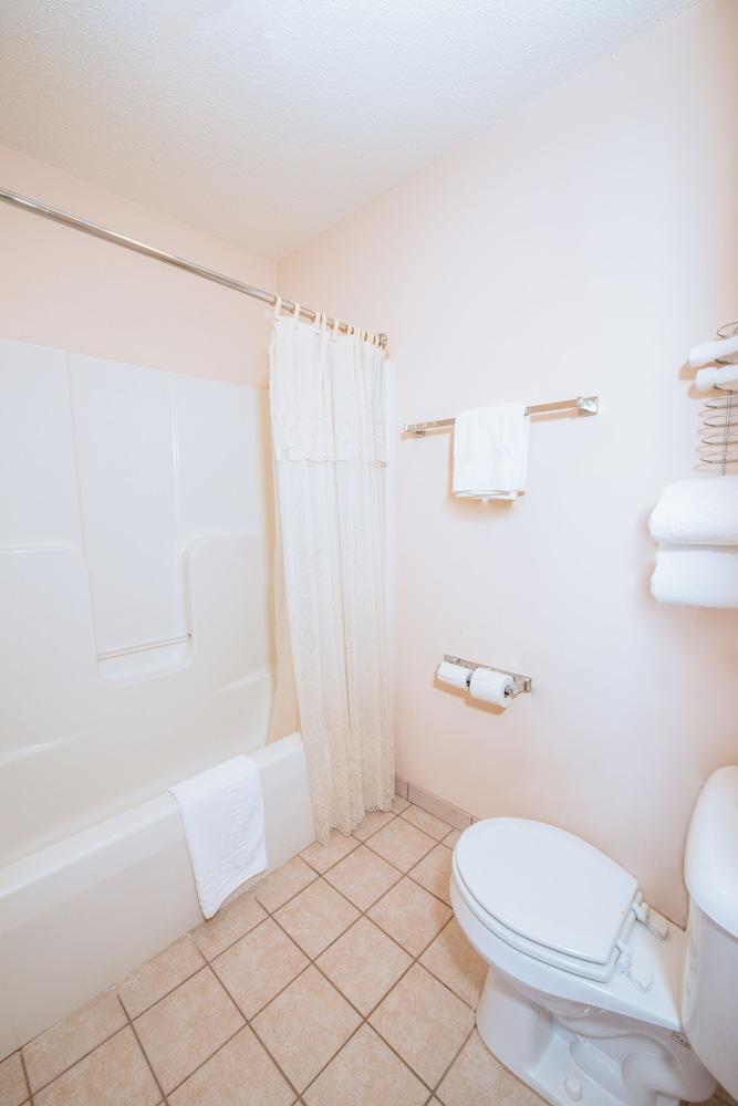 Our Guest Inn and Suites - Downtown photo 11