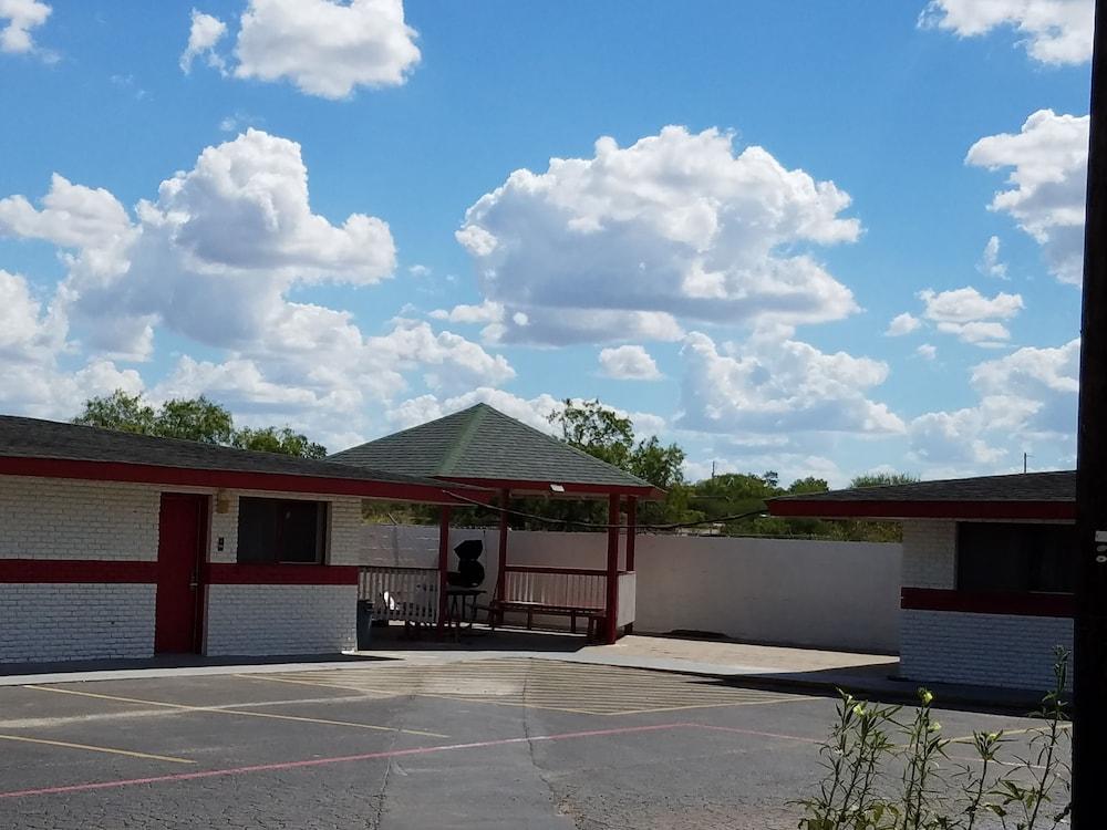 Luxury Inn & RV Park photo 29