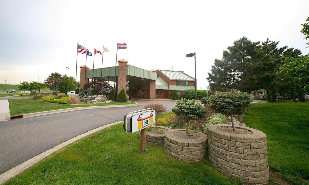 Marvin's Garden Inn photo 33