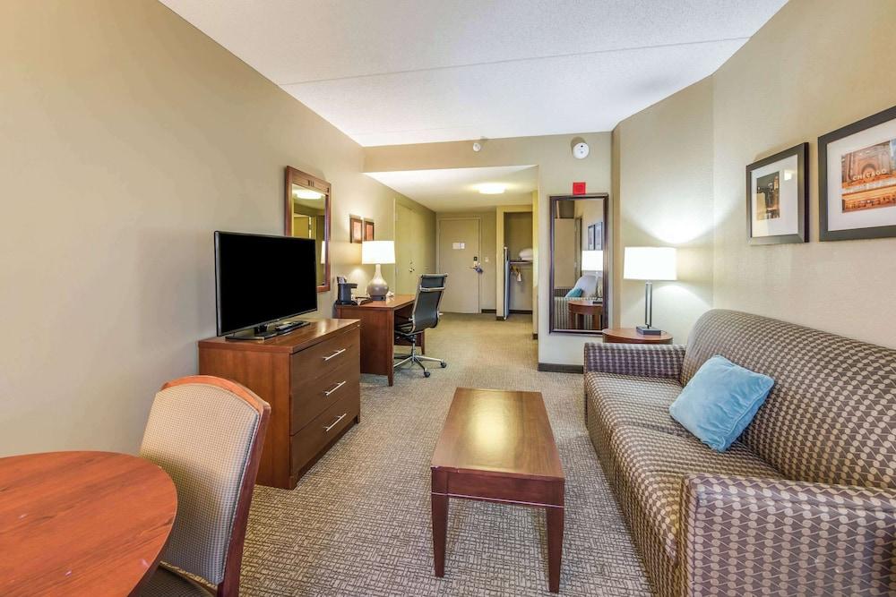 Comfort Suites Chicago O'Hare Airport photo 34