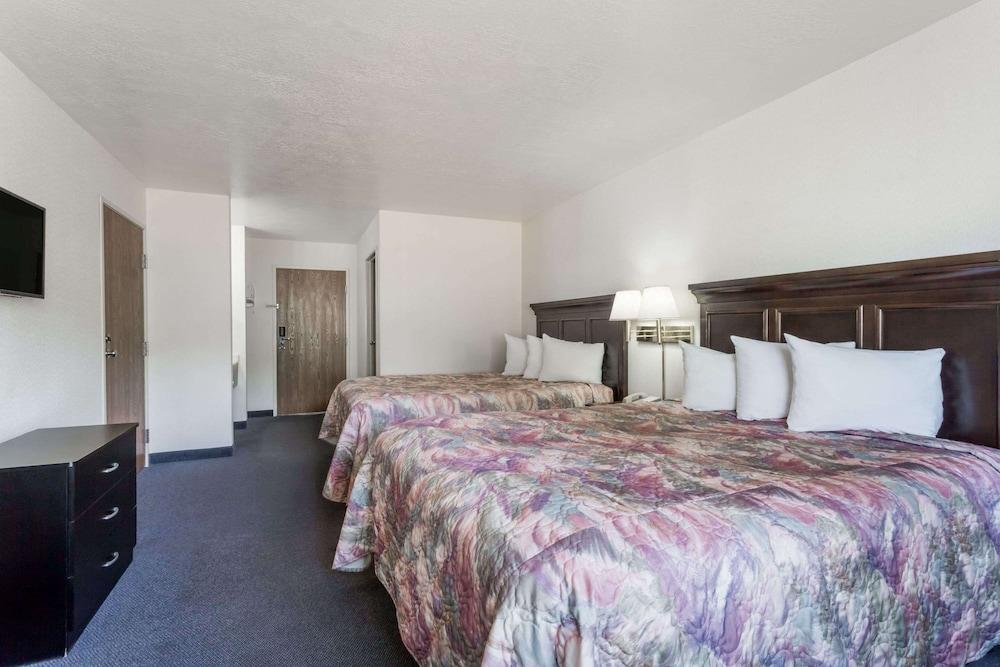 Days Inn by Wyndham Torrey Capital Reef photo 14