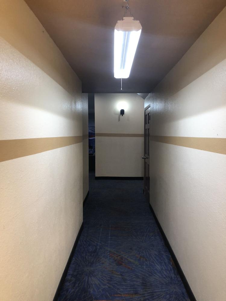Sunset Motel photo 17