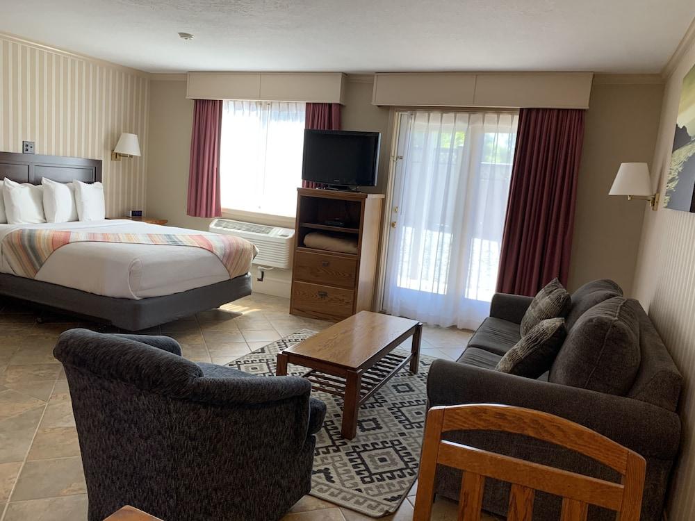 Coachman Inn & Suites photo 20