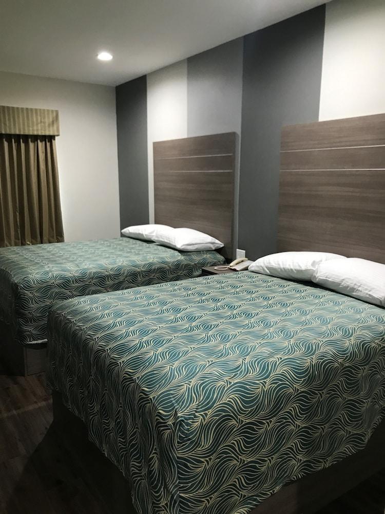 Grand Villa Inn & Suites - Humble photo 6