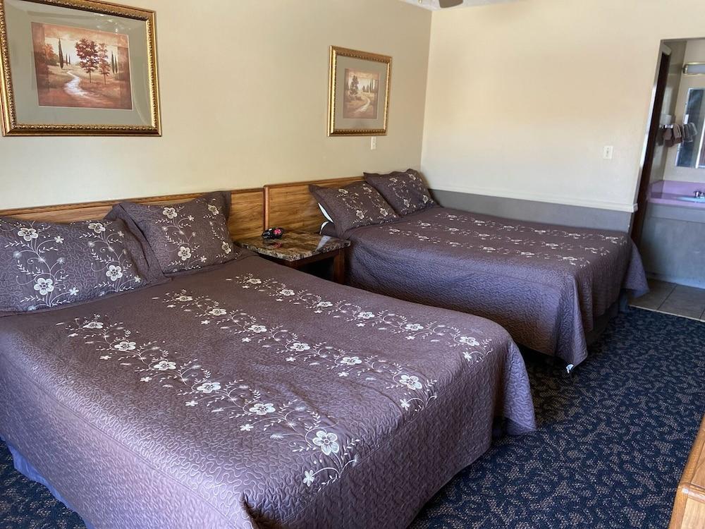 Blue Spruce Motel photo 25